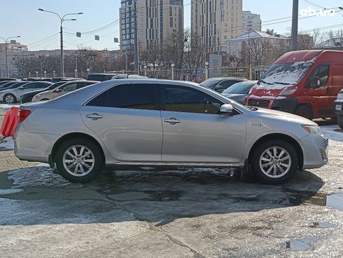 Toyota Camry 2013 серый - фото 9