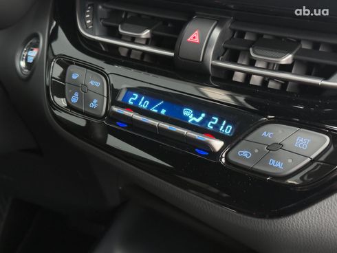 Toyota C-HR 2022 серый - фото 33