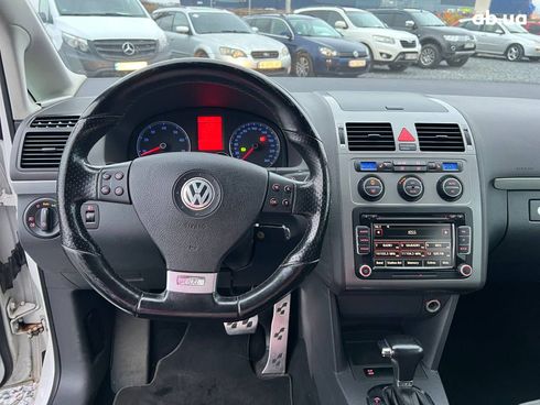 Volkswagen Touran 2009 белый - фото 22