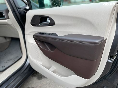 Chrysler Pacifica 2017 серый - фото 35