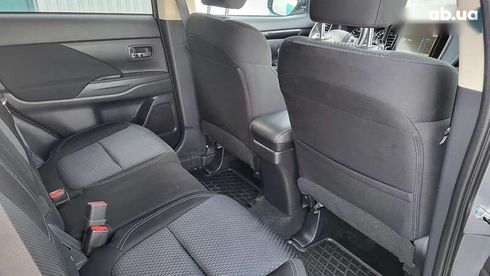 Mitsubishi Outlander 2021 - фото 25
