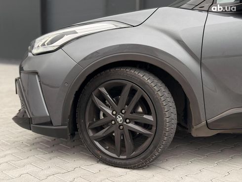 Toyota C-HR 2022 серый - фото 7