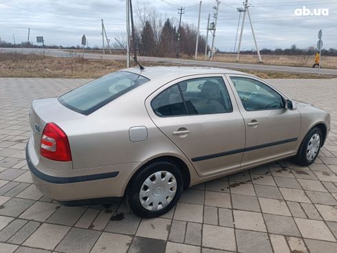 Skoda Octavia 2004 желтый - фото 4