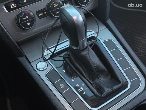 Volkswagen Passat 2016 серый - фото 18