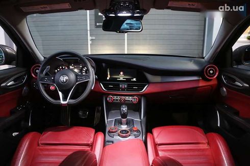 Alfa Romeo Giulia 2017 - фото 14