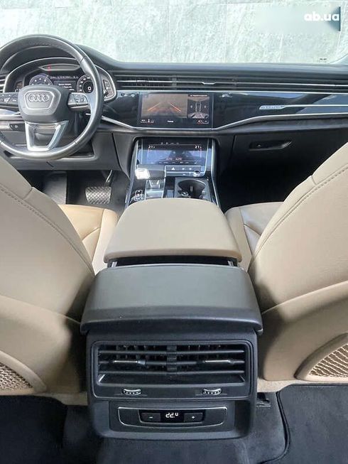 Audi Q7 2021 - фото 19