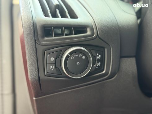 Ford Focus 2016 красный - фото 25