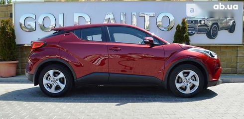Toyota C-HR 2017 - фото 12
