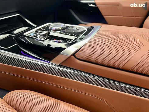 BMW i7 2023 - фото 21