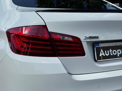 BMW 5 серия 2015 белый - фото 10