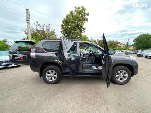 Toyota Land Cruiser Prado 2011 серый - фото 24