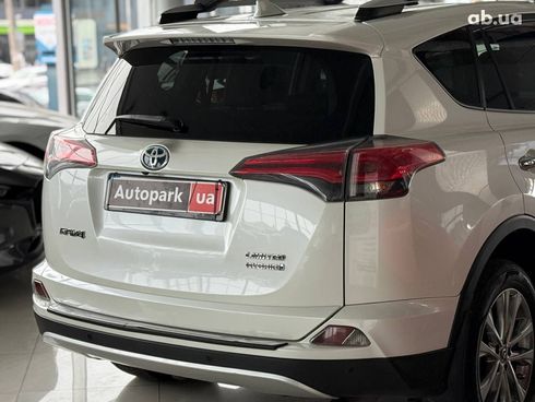Toyota RAV4 2015 белый - фото 16