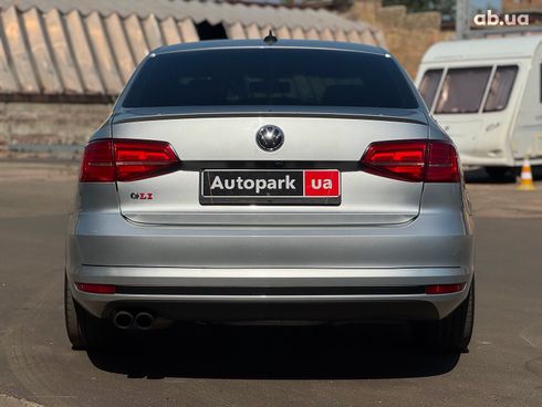 Volkswagen Jetta 2015 серый - фото 9