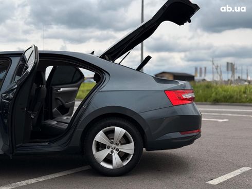 Skoda Superb 2019 серый - фото 25