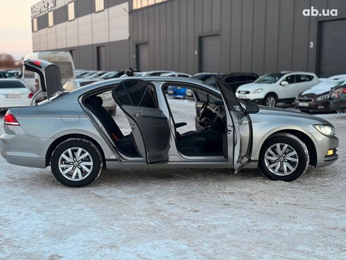 Volkswagen Passat 2016 серый - фото 32