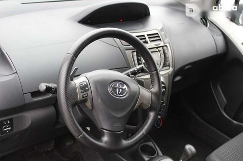 Toyota Yaris 2011 - фото 20