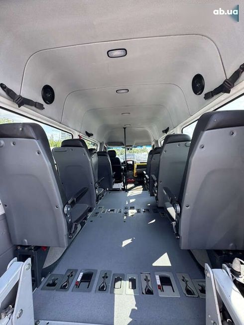 Volkswagen Crafter 2012 - фото 17