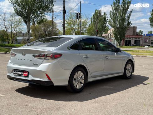 Hyundai Sonata 2019 серый - фото 5