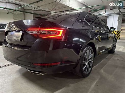 Skoda Superb 2018 - фото 12