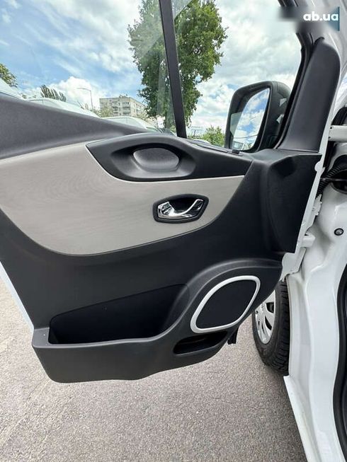 Renault Trafic 2018 - фото 19