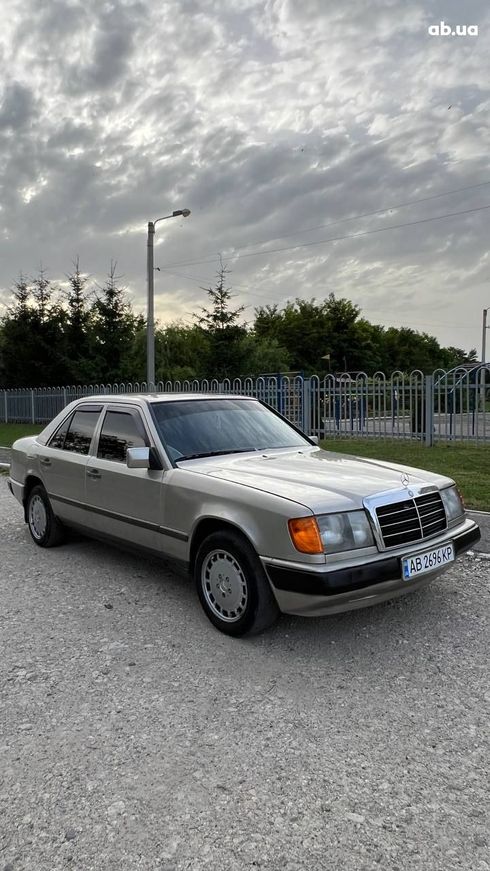 Mercedes-Benz E-Класс 1986 бежевый - фото 5