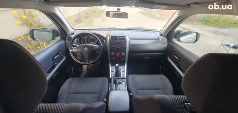 Suzuki Grand Vitara 2011 серебристый - фото 10