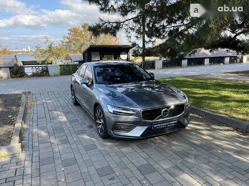 Volvo S60 2019 - фото 4