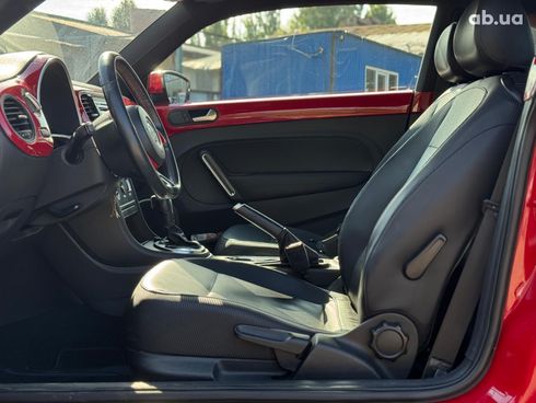 Volkswagen Beetle 2012 красный - фото 18