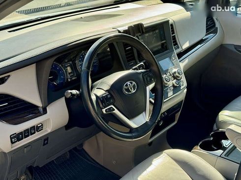 Toyota Sienna 2015 - фото 25