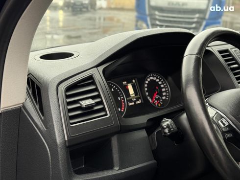 Volkswagen Caravelle 2017 синий - фото 36