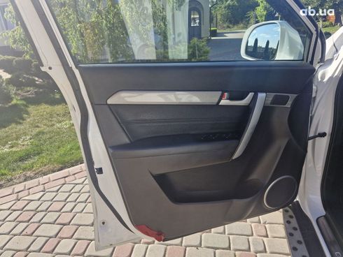 Chevrolet Captiva 2016 белый - фото 11