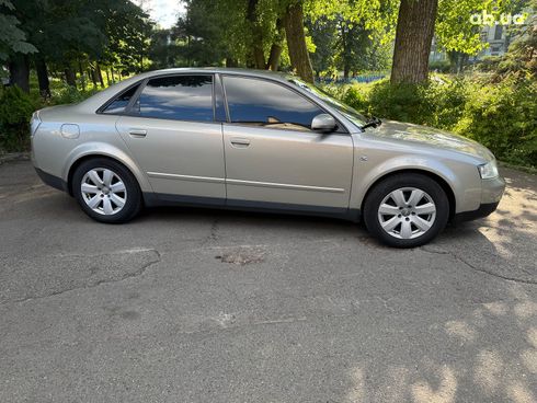Audi A4 2001 бежевый - фото 4
