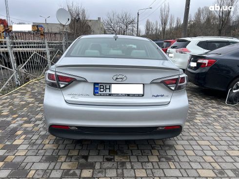 Hyundai Sonata 2016 серебристый - фото 19