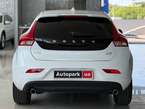 Volvo V40 2018 белый - фото 7