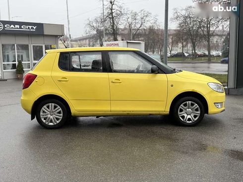 Skoda Fabia 2012 - фото 8