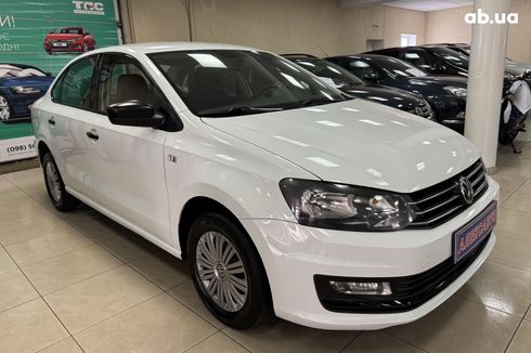 Volkswagen Polo 2017 белый - фото 4