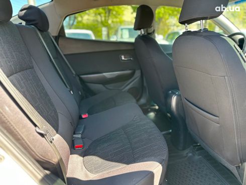 Kia Rio 2013 белый - фото 12
