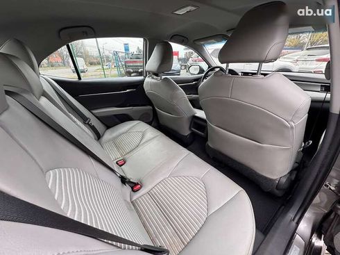 Toyota Camry 2020 - фото 11