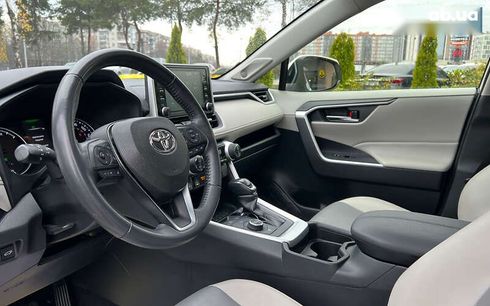 Toyota RAV4 2021 - фото 10