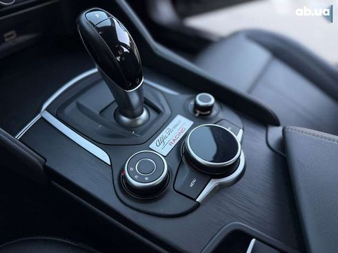 Alfa Romeo Giulia 2017 - фото 28