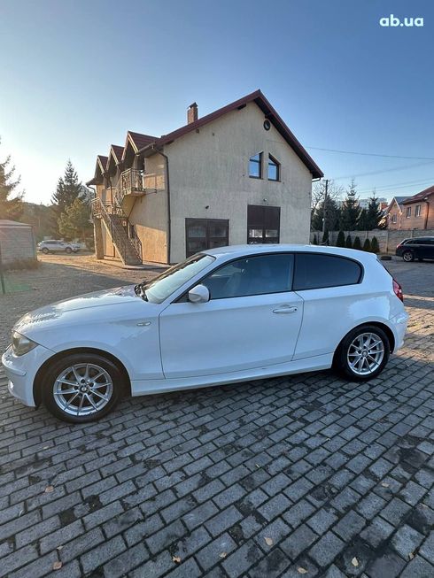 BMW 1 серия 2010 белый - фото 14