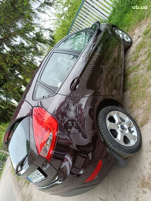 Ford Fiesta 2009 вишневый - фото 18