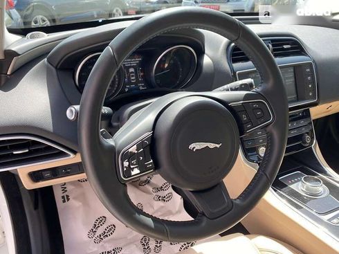 Jaguar XE 2016 - фото 13