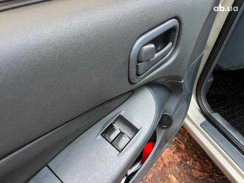 Nissan Almera 2006 бежевый - фото 10