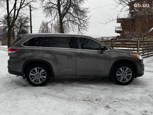 Toyota Highlander 2016 серый - фото 6