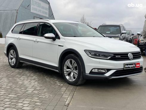Volkswagen passat alltrack 2017 белый - фото 3