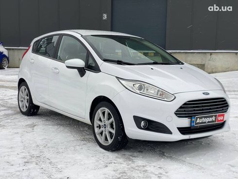 Ford Fiesta 2019 белый - фото 26