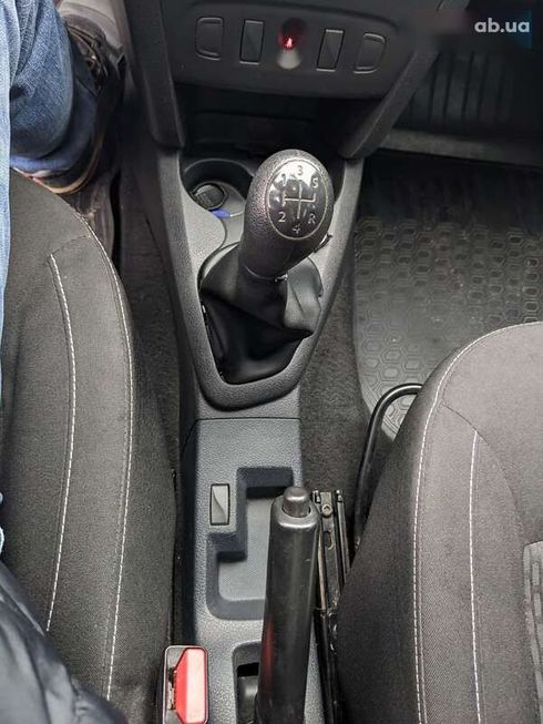 Renault Logan 2018 - фото 14