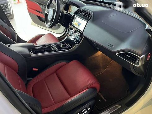 Jaguar XE 2018 - фото 23