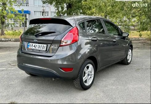 Ford Fiesta 2018 серый - фото 2